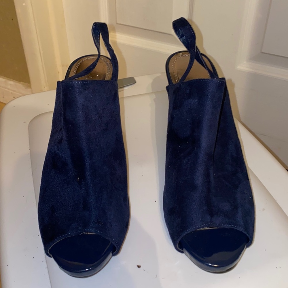 Navy heels